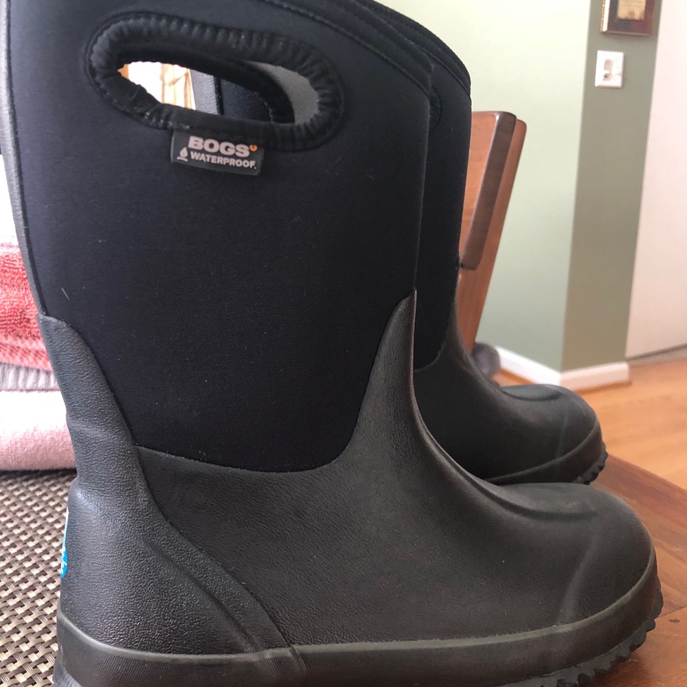 Boys size 3 Bogs
